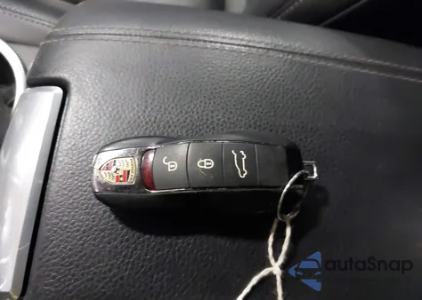 2017 Porsche Cayenne E-Hybrid S Platinum Edition z USA, uszkodzony, nr VIN WP1AE2A26HLA68460